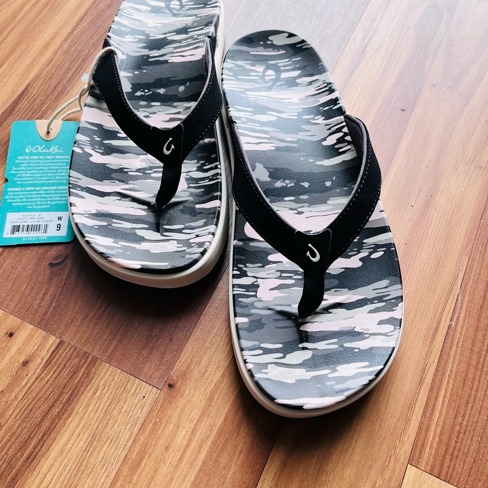 OluKai Nu’a pi’o Blk/ whi/ pink camo flip flops size 9